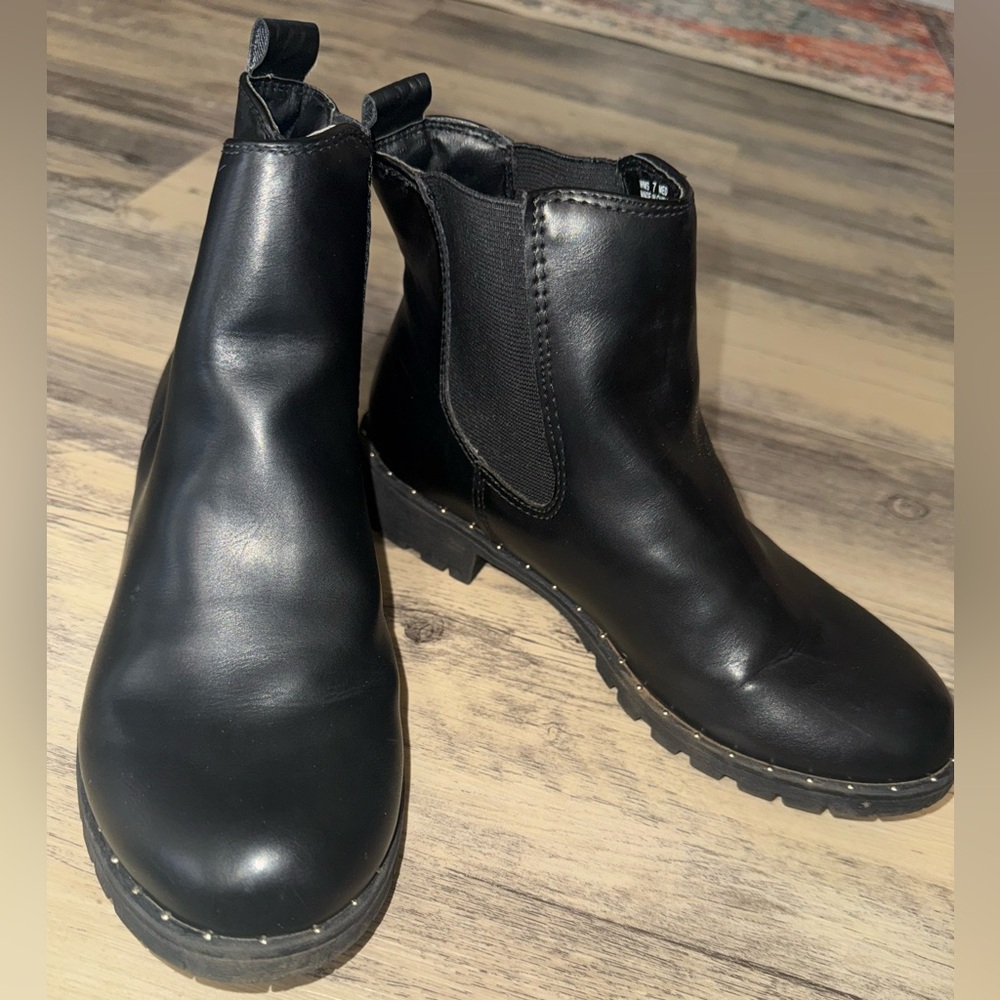 Women’s Booties from Kohls- Size 7